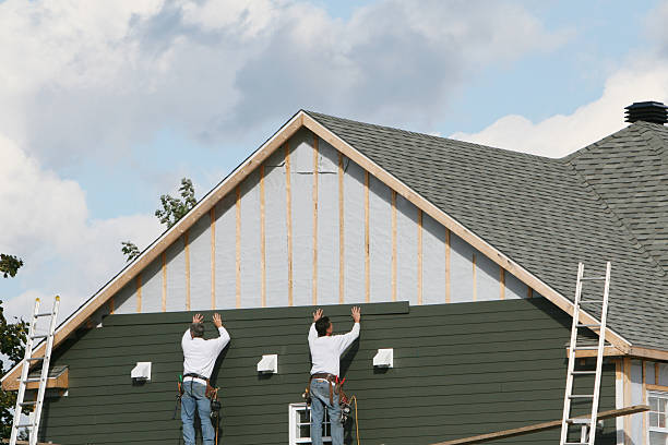 Professional Siding Installation technician working in Branchville, SC